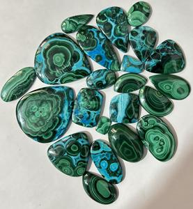 Cabujón Ovalado de Malaquita Verde 100% Natural de Calidad a Precio de Mayoreo con Tratamiento Térmico y Efecto Ojo de Gato para la Fabricación de Joyas - Product Image 4