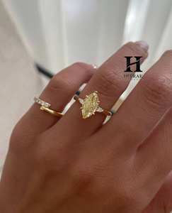 Anillo de Compromiso con Diamante Amarillo Corte Marquesa Cultivado en Laboratorio, Oro 14K, Anillo de Boda de Tres Piedras con Diamantes Laterales en Forma de Pera para Mujer - Product Image 2