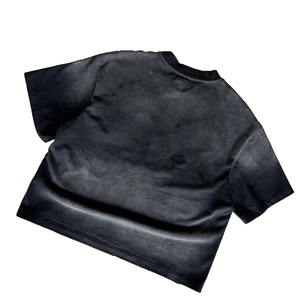 เสื้อยืดผู้ชายทรงหลวมสไตล์สตรีทแวร์ ผ้าฝ้าย คอตตอน ทรงโอเวอร์ไซส์ แบบลำลอง ผลิตขายส่ง พร้อมดีเทลแต่งขอบแบบดิสเทรส - Product Image 5