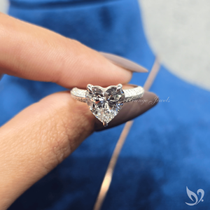 Anillo de compromiso con diamante cultivado en laboratorio de 3 quilates con corte en forma de corazón y banda micro pavé en oro blanco de 10 quilates, certificado por IGI. - Product Image 5