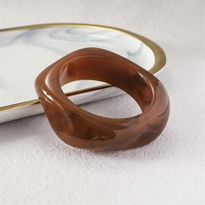 Bracelets en résine faits à la main, accessoires de mode haut de gamme pour femmes, vente en gros, qualité export, marque TCE, impression numérique, unis, 80g - Product Image 3