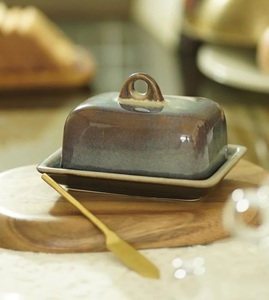 Mantequillera Artesanal con Tapa de Anillo, Bandeja Profunda para Servir, Acabado con Esmalte Reactivo, Elegante Soporte para Guardar Mantequilla en la Mesa - Product Image 1