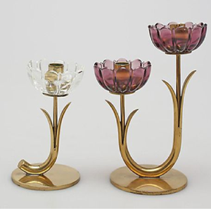 Impresionante portavelas de flor de loto dorada con seis copas de vidrio para un centro de mesa sereno. Disponible a precios de mayorista. - Product Image 6