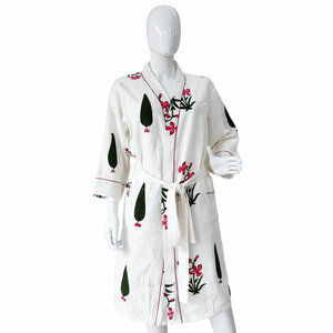 Peignoir en coton doux rose à motifs floraux pour femme, imprimé feuilles vertes, robe de spa légère et confortable, serviette de bain - Product Image 1