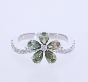 Bague de fiançailles en or 14 carats avec diamant CVD de laboratoire couleur F, pureté VVS VS, taille poire, motif floral, plaqué rhodium - Product Image 3
