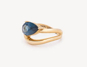 แหวนหมั้นและแหวนแต่งงานทองคำขาว 14k ประดับพลอยบลูโทแพซทรงลูกแพร์ 3 กะรัต สำหรับผู้หญิง - Product Image 3