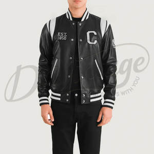 Chaqueta Varsity de Cuero Genuino Negro para Hombre con Paneles Blancos en los Hombros, Parche Personalizado con la Letra "C" y Puños Acanalados a Rayas - Product Image 6