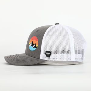 Gorra Trucker Personalizada con Logotipo Bordado, Malla Trasera, 6 Paneles, Cierre a Presión, con Parche de Montaña para Deportes y Eventos al Aire Libre - Product Image 3