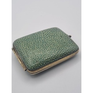 Boîte à allumettes vintage en shagreen vert, forme carrée, bordure dorée, usage domestique - Product Image 2