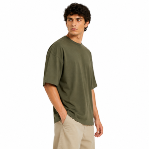 Camiseta extragrande para hombre con diseño espacioso, material suave al tacto y comodidad transpirable que crea un look informal sin esfuerzo. - Product Image 2