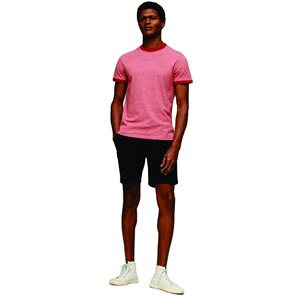 Camiseta de Manga Corta Rosa para Hombre con Ribete en Contraste Rojo, Corte Regular, Informal, de Algodón Jersey, Cuello Redondo, Color Sólido - Product Image 1
