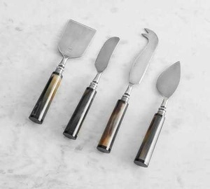 Cuchara de Metal Moderna Hecha a Mano con Mango de Resina Colorido para Cocinas Elegantes - Product Image 2