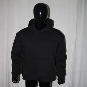 Sweat à capuche en molleton de coton noir, personnalisé, coupe oversize, grammage lourd, côte épaisse, taille américaine, effet vieilli, brodé, Finer Threads - Product Image 6