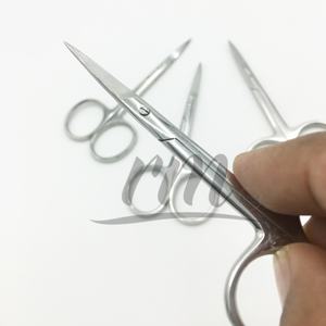 Ciseaux à cuticules professionnels incurvés de précision en acier inoxydable pour droitiers, par March Expo RMI Wholesale - Product Image 1