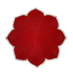 Mantel individual con cuentas Les-Ottomans, diseño Pinwheel Bliss, mantel individual de Saro Lifestyle, mantel individual Shamrock Coquette Bow para mesa - Product Image 1