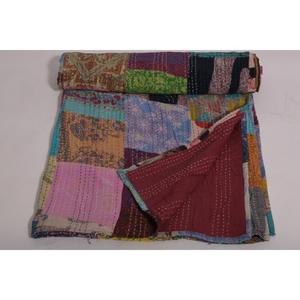 ผ้าห่มควิลท์คันธาผ้าฝ้ายวินเทจลายปะติดปะต่อ ทำมือสไตล์อินเดียโบโฮ ผ้าคลุมเตียงแบบสองด้าน - Product Image 4