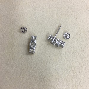 Boucles d'oreilles clous 3 pierres en argent sterling 925 plaqué rhodium avec diamants naturels taillés pour femme, 1,56 ct, bijoux tendance pour mariage et soirée - Product Image 4