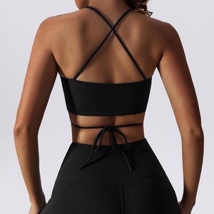 Sujetador deportivo de alto soporte para mujer, personalizado al por mayor, con cuello en V, espalda cruzada, tirantes ajustables, diseño halter, transpirable y de secado rápido - Product Image 3