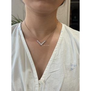 Collier élégant en or massif avec diamant de laboratoire de qualité supérieure, motif en V, 1,88 carat VVS VS EF, bijoux fins pour femmes - Product Image 1