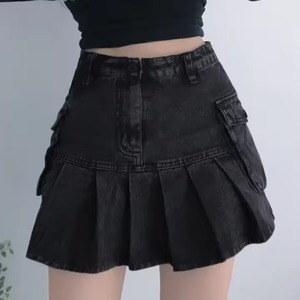 Mini-jupe en jean noir pour femme avec ourlet plissé et poches latérales, style décontracté, finition délavée, idéale pour l'automne - Product Image 2