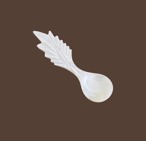 Cuillère sculptée en nacre en forme de feuille, pour service de caviar et haute couture, article d'usine pour exportation directe en gros - Product Image 3