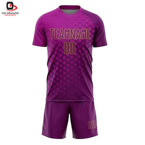 Ensemble maillot et short de football pour hommes, qualité professionnelle, matière respirante et légère, idéal pour les sports d'équipe - Product Image 1