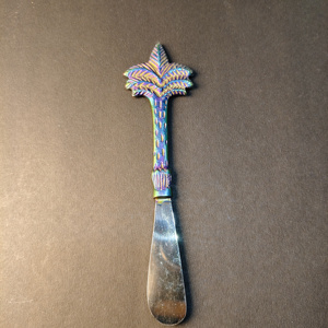 Couteau à beurre décoratif en acier inoxydable avec manche en forme de palmier arc-en-ciel irisé, pour tartiner de confiture et de fromage, idéal pour les fêtes sur le thème tropical - Product Image 2