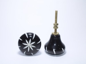 Tirador de Lujo de Resina para Cajones y Gabinetes, Diseño Floral en Blanco y Negro, Decorativo para Muebles y Armarios - Product Image 4
