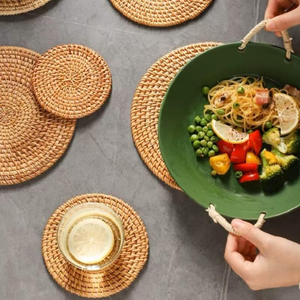 Plato Redondo de Bambú y Ratán Tejido con Diseño Floral, Marca TUYET DUNG, Fibra Natural, Hecho en Da Nang, Vietnam - Product Image 6