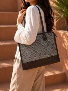 Bolso de Mano Ejecutivo de Lujo Personalizado para Portátil, con Estampado Jacquard de Jaipur, con Bolsillo y Detalles en Cuero, Set de Maletín para Mujer - Product Image 1