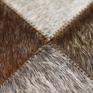 Tapis en cuir de vache, tapis en peau naturelle durable, motif unique, finition douce pour la décoration moderne de la maison et des espaces de vie - Product Image 2