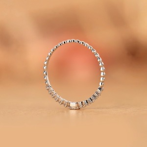 Anillo de Diamante Corte Princesa con Banda de Perlas y Piedras Laterales Cultivadas en Laboratorio, Oro Blanco de 14K, Certificado IGI, Anillo de Compromiso Minimalista de Lujo - Product Image 4