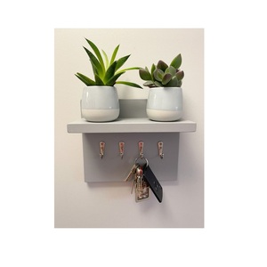 Porte-clés mural élégant en bois, un accessoire pratique conçu pour des entrées d'habitation bien organisées avec un attrait décoratif durable - Product Image 5