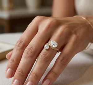 Bague de fiançailles en or 14K 18K avec deux pierres, diamant de laboratoire taille poire et taille ronde, design Toi et Moi, 2 carats, pour femme, à porter au quotidien - Product Image 4