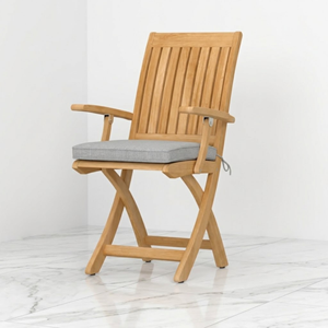 Fauteuil pliant en teck, chaise de plage côtière, dossier à lattes en bois massif, accoudoirs courbés, chaise de patio pour bord de piscine, coussin gris amovible - Product Image 1