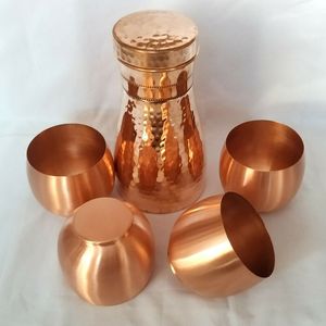 Sienta la diferencia en la hidratación con la botella de agua de cobre, un recipiente reutilizable de metal ecológico diseñado para la pureza y el bienestar. - Product Image 5