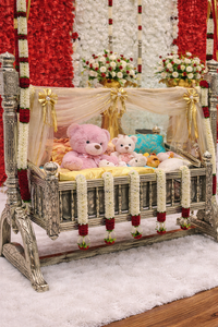 Elegante Cuna Profesional de Madera de Teca para Bodas, Namkaran, Vidhi, Ceremonia de Bautismo, Palna, Decoración para Eventos del Sur de la India, Reino Unido - Product Image 4