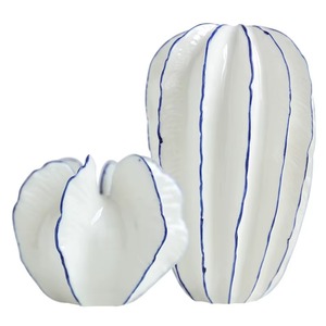 Jarrón Decorativo de Cerámica Blanco y Azul, Elegante Centro de Mesa para Mesa de Comedor - Product Image 6