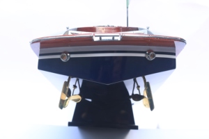 Modèle de bateau à moteur vintage classique en bois fait main avec drapeau italien, finition polie, pièce de collection à exposer - Product Image 6
