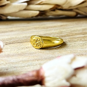 Nouvel Arrivage Bague Chevalière Om en Laiton Plaqué Or 18 carats, Style Bohème et Ethnique, Design Yoga Spirituel pour Femme, pour Vente en Gros/OEM/ODM - Product Image 2