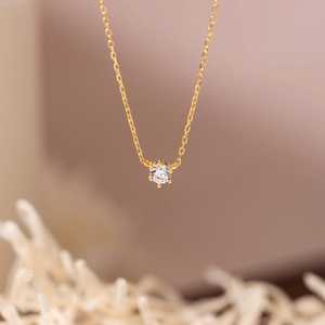 จี้เงินแท้ 925 ประดับเพทาย ชุบทอง 14K ดีไซน์เรียบหรู เหมาะสำหรับใส่ซ้อนเป็นชั้นๆ ของขวัญสำหรับภรรยาและเด็ก ได้รับการรับรองจาก IGI แบบคลาสสิก - Product Image 1