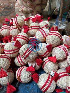 Cesta de mimbre hecha a mano en colores nuevos, la más vendida, para exhibir dulces, dátiles y chocolate de Gergean durante el Ramadán - Product Image 5