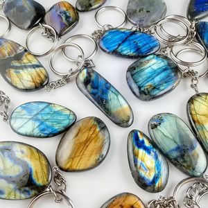 Porte-clés en cristal de labradorite naturelle, pierre mystique, breloque pour accessoire de sac |   Cristal énergétique fait main |   Idée cadeau 2026 - Product Image 2