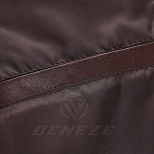 Gilet en cuir léger et ajusté pour hommes, idéal pour les sports de plein air et les occasions décontractées, fabriqué au Pakistan - Product Image 4