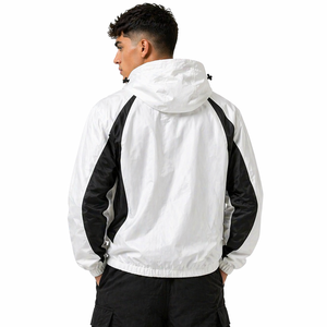 เสื้อแจ็คเก็ตวินด์เบรกเกอร์แบบมีฮู้ดสำหรับผู้ชาย น้ำหนักเบา ซิปหน้า แต่งผ้าตัดต่อ สไตล์สตรีทแวร์ รับผลิตตามแบบ (OEM) ขายส่ง B2B เสื้อแจ็คเก็ตผู้ชาย สหรัฐอเมริกา - Product Image 2