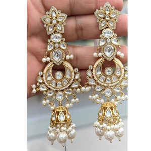 Pendientes Dobles de Latón Chapado en Oro Radiante con Moissanita de Primera Calidad, Inspirados en Sabyasachi, para Mujer, para Bodas, Eventos Nocturnos y Fiestas - Product Image 2