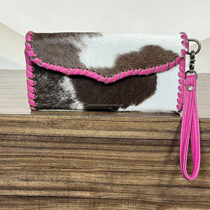 Pochette élégante rose en cuir de vachette véritable faite à la main pour femme, porte-cartes et porte-monnaie OEM en cuir véritable avec dragonne - Product Image 4