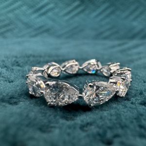 Anillo de compromiso y eternidad con diamante talla pera, oro macizo de 14K, engaste de puntas, lujo minimalista, para aniversario de bodas, certificado IGI - Product Image 1