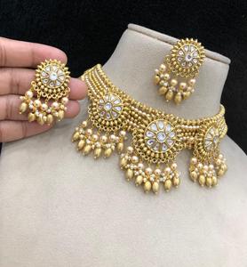 Collier ras-de-cou élégant en laiton de qualité supérieure, finition antique polie, orné de pierres Jadau Kundan, idéal pour les mariages – Collection - Product Image 4