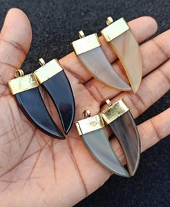 Pendentif en corne naturelle, pièce décorative artisanale, doté d'un matériau authentique, d'une finition supérieure et d'un charme artisanal distinctif - Product Image 3